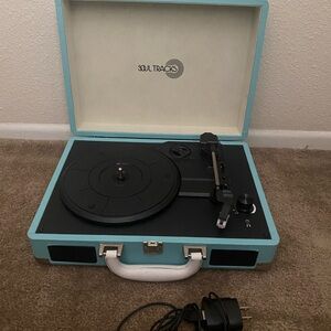Suitcase style portable record player
